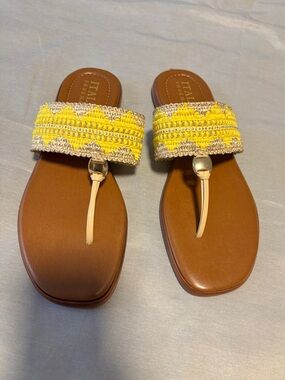 Italian Shoemakers Yellow Raffia Thong Sandals with Golden Details, size 9.5